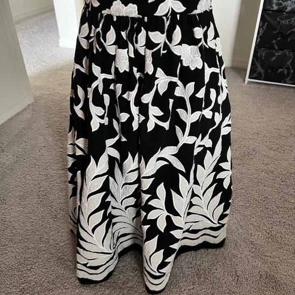 SOLD - EUC Anthropologie Black White Floral Dress - Size 6 - Picture 6 of 10